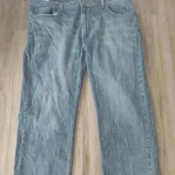 Levis - Picture 3 of 5